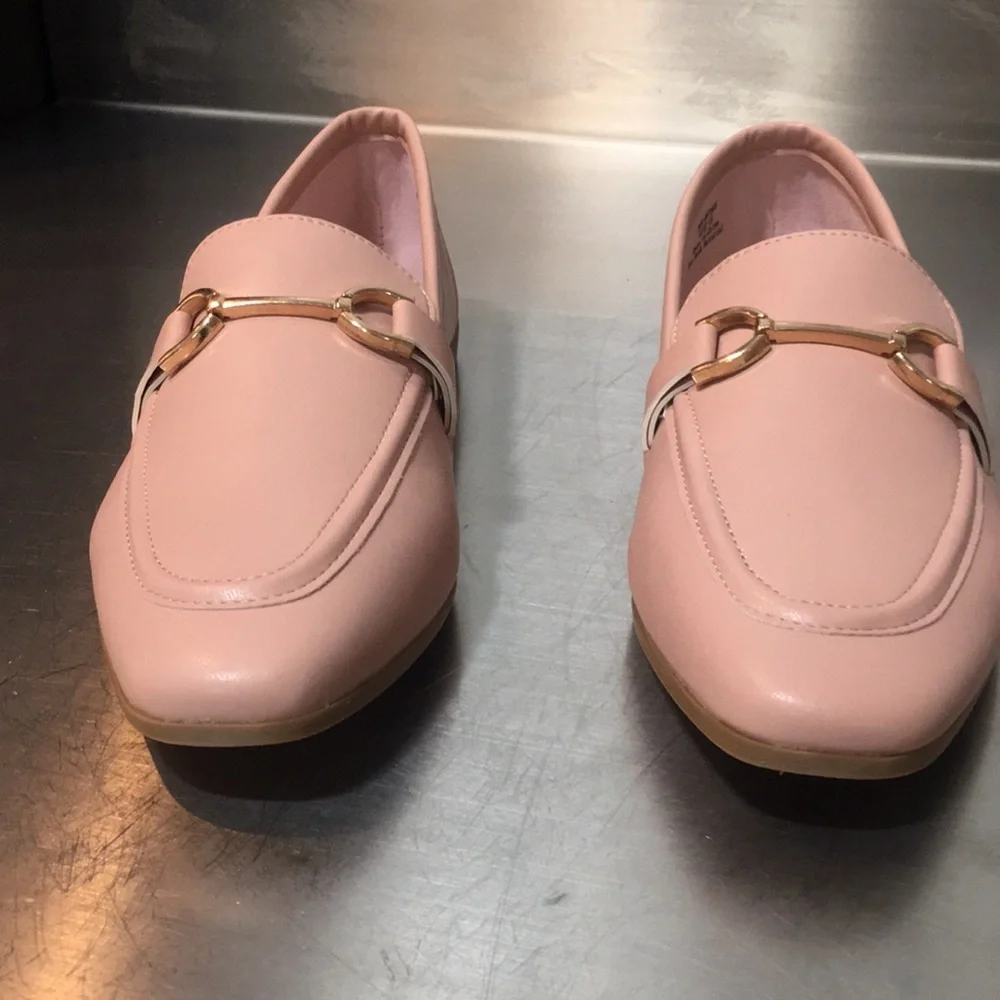New WB Woman’s Journee Collection Elegant Pink Loafers